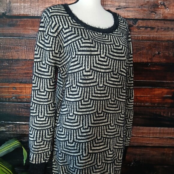 Mizumi Sweater Dress  M Fuzzy Soft Eyelash Knit Black Cream Geometric Tunic - Picture 6 of 10